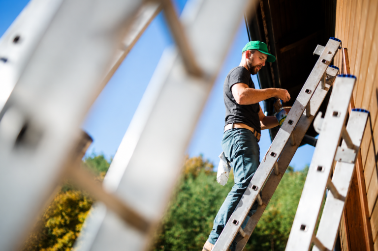 How to Remove Dried Paint From Vinyl Siding After an Exterior Painting Project